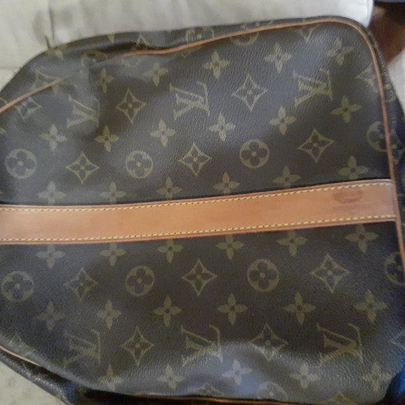 Louis Vuitton Mongram Keepall Duffle - Picture 6 of 9